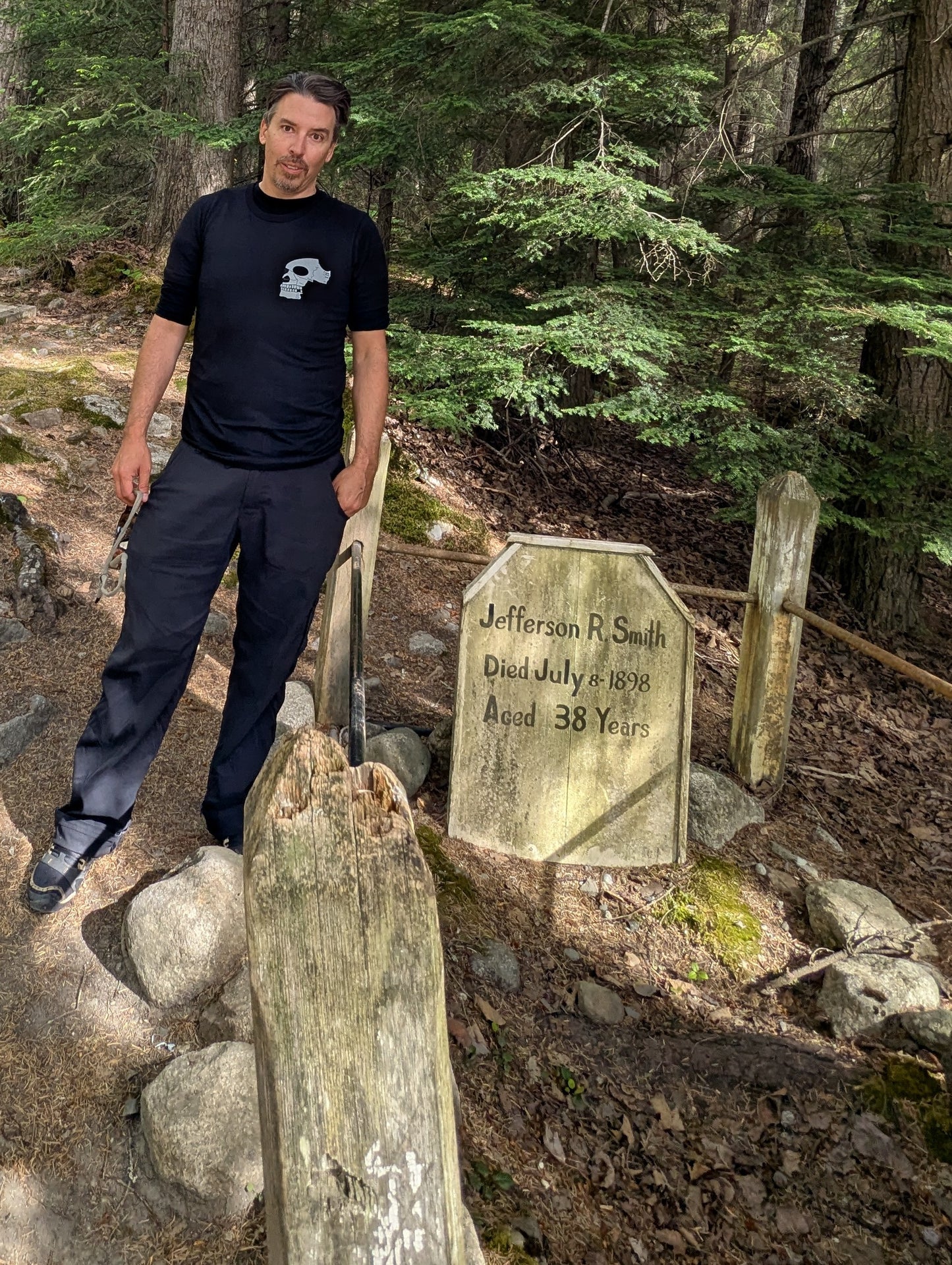 'Rest in Hell, Soapy' —  The Legendary Alaskan Gangster | Graffiti Skull Graphic T‑Shirt